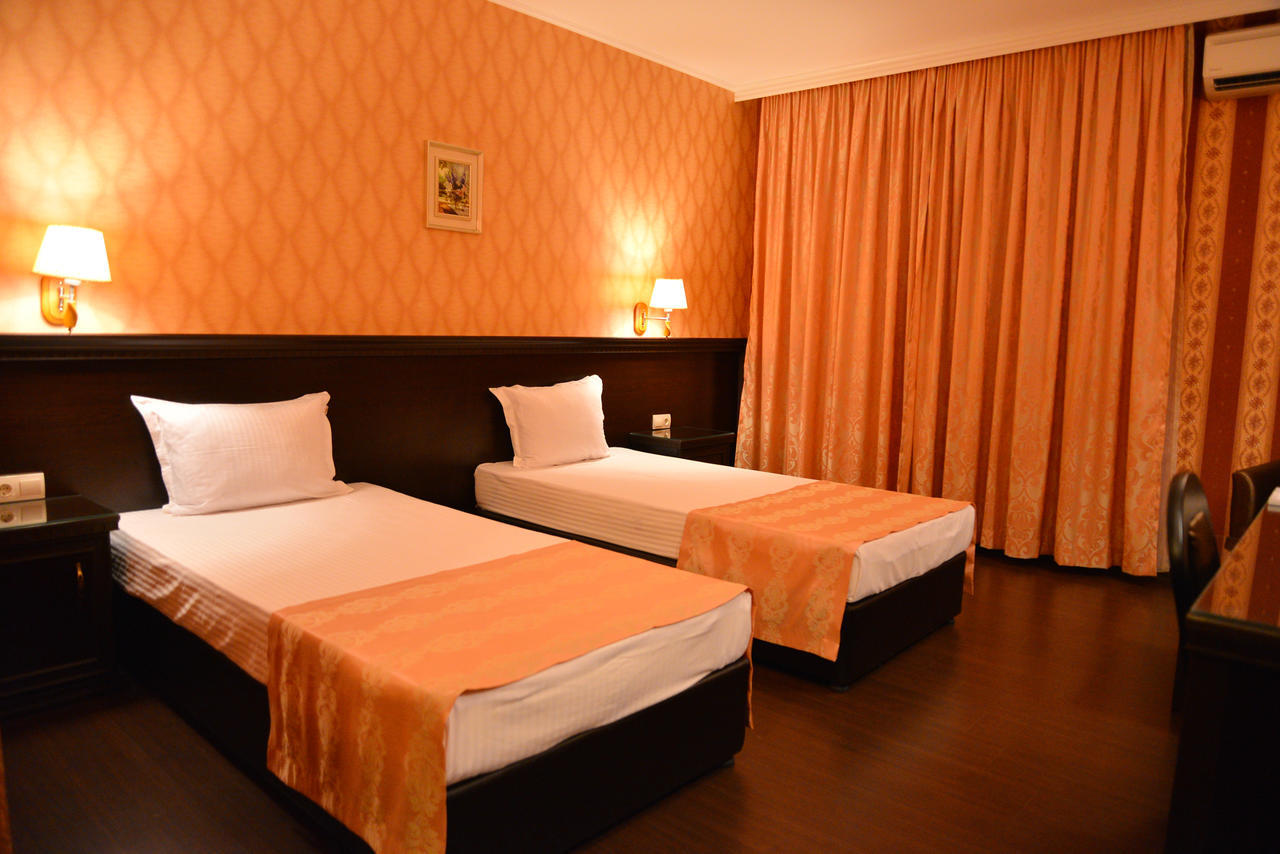 Chateau-Hotel Trendafiloff -B&B Chirpan Habitación foto