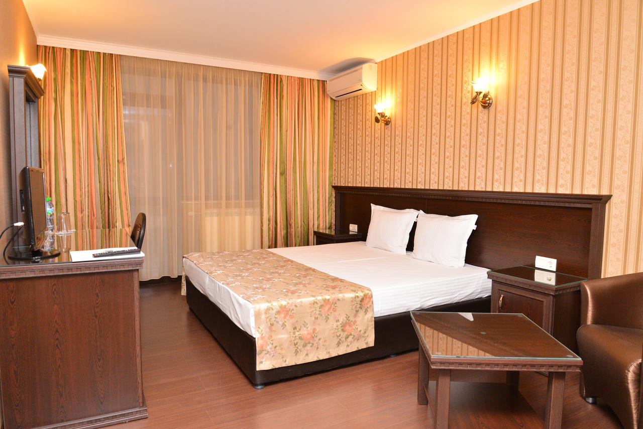 Chateau-Hotel Trendafiloff -B&B Chirpan Habitación foto