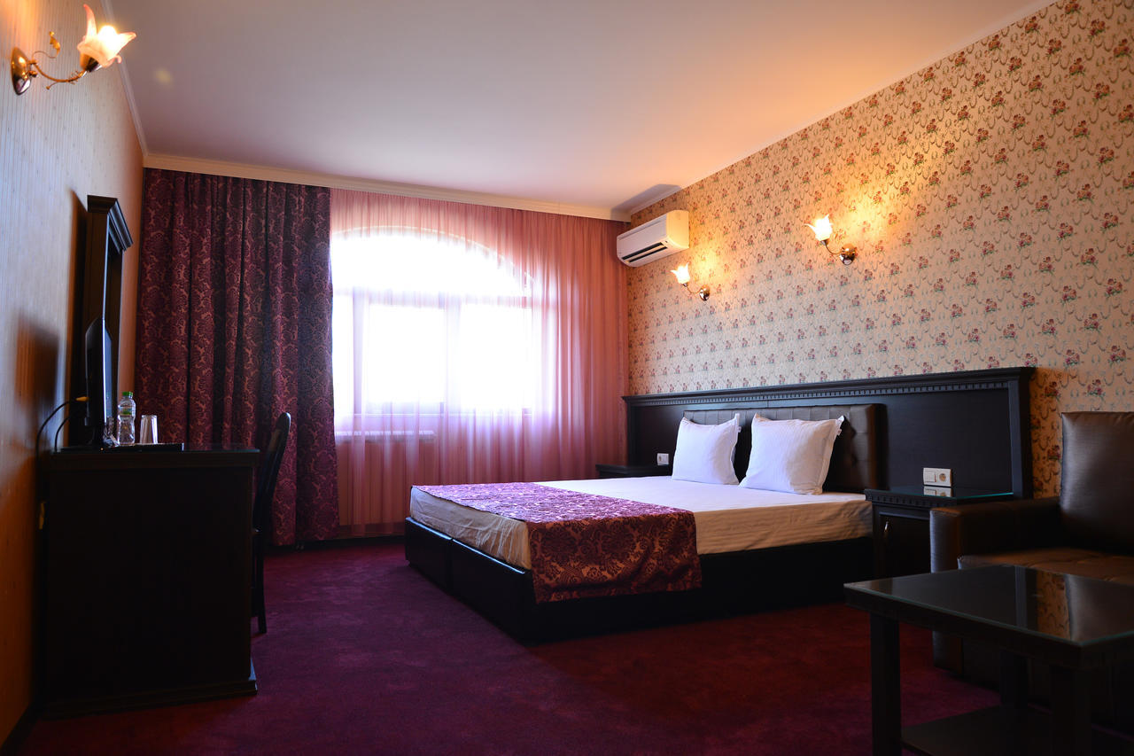 Chateau-Hotel Trendafiloff -B&B Chirpan Habitación foto