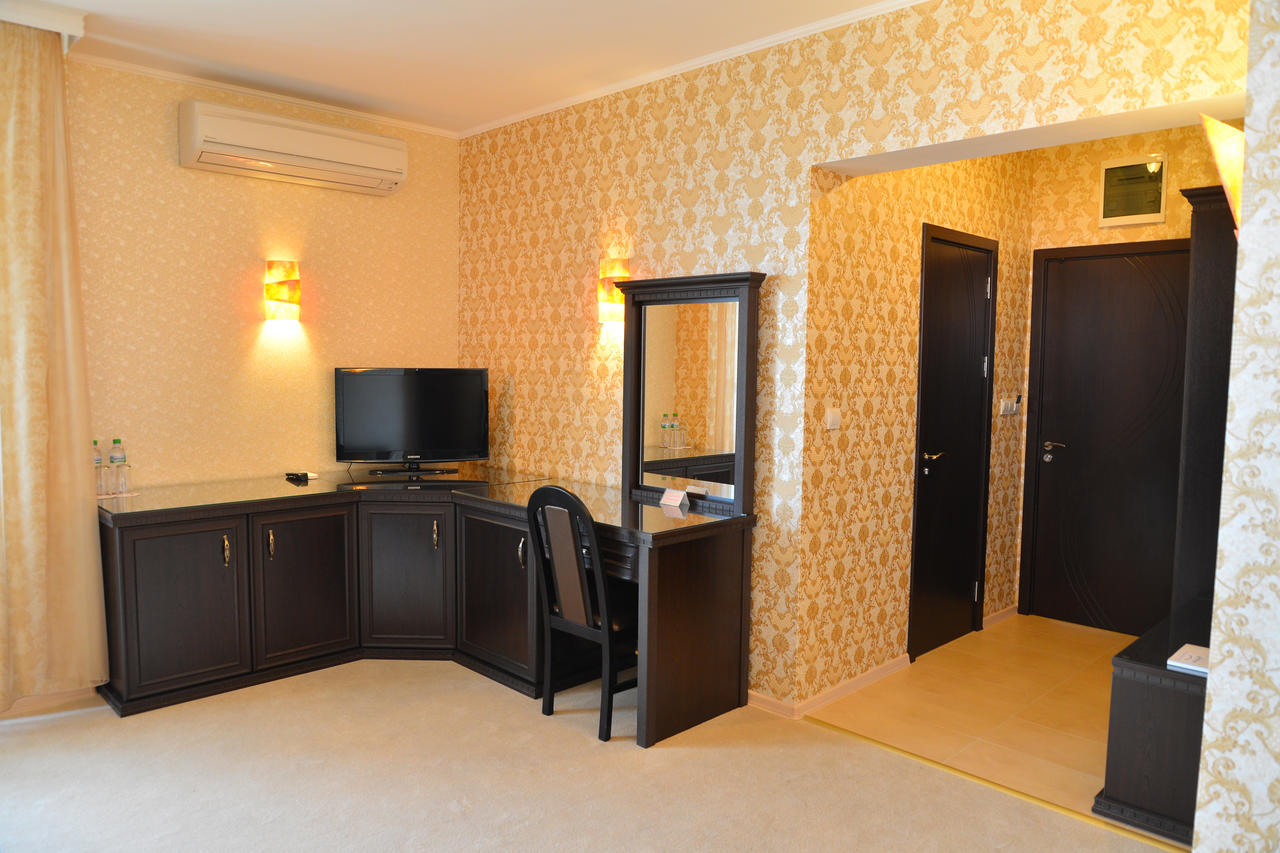 Chateau-Hotel Trendafiloff -B&B Chirpan Habitación foto