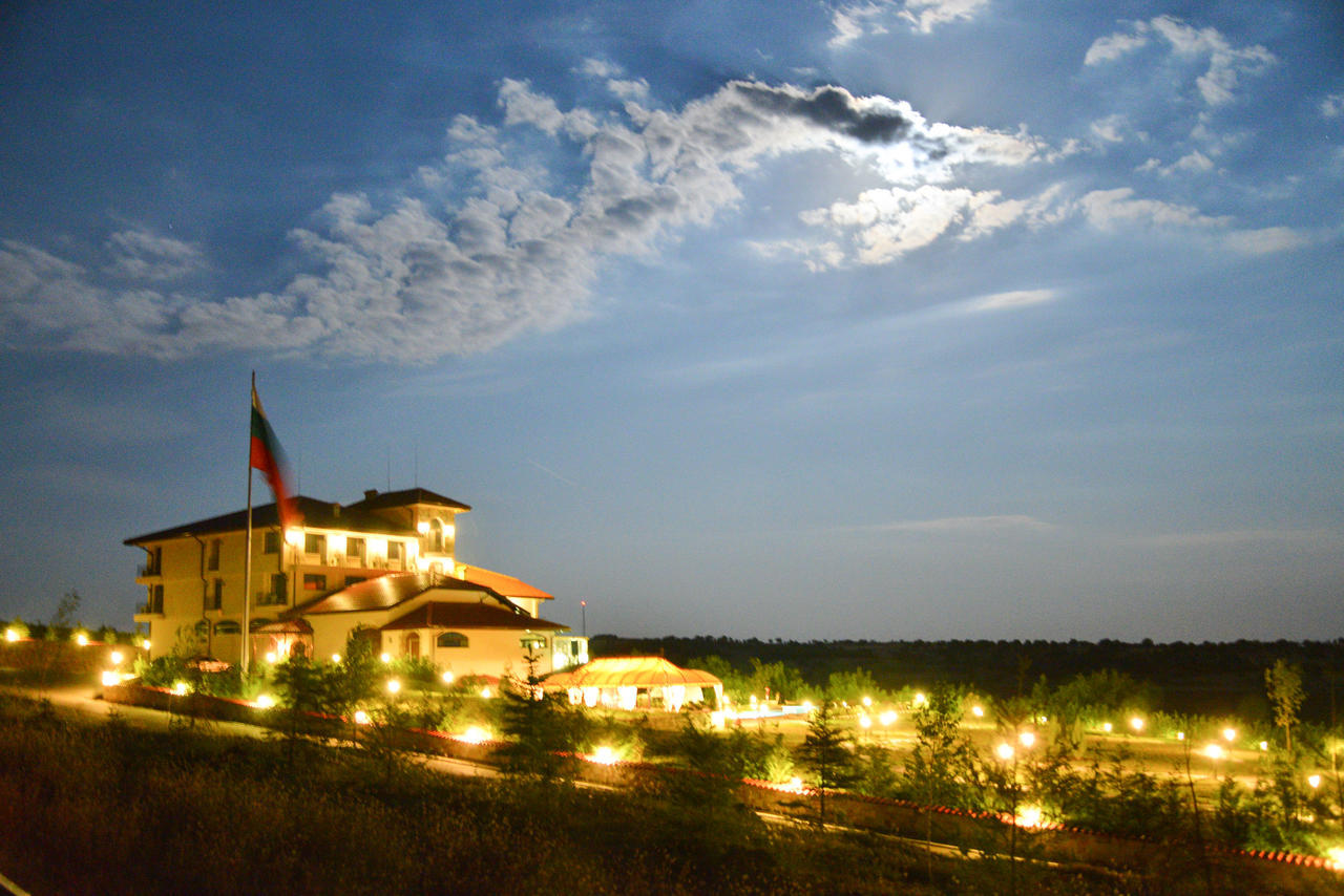 Chateau-Hotel Trendafiloff -B&B Chirpan Exterior foto